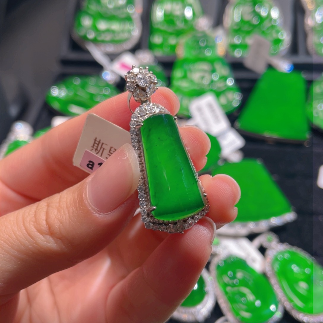 翡翠颈饰未镶嵌保a保真天然翡翠