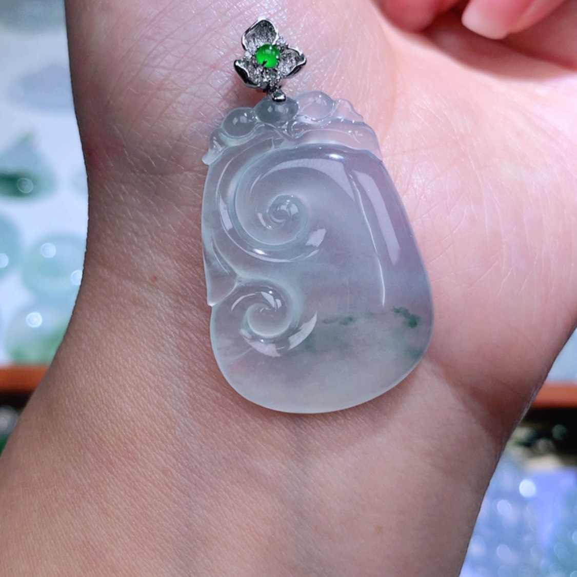 【闪购商品】翡翠颈饰18K金镶嵌如意