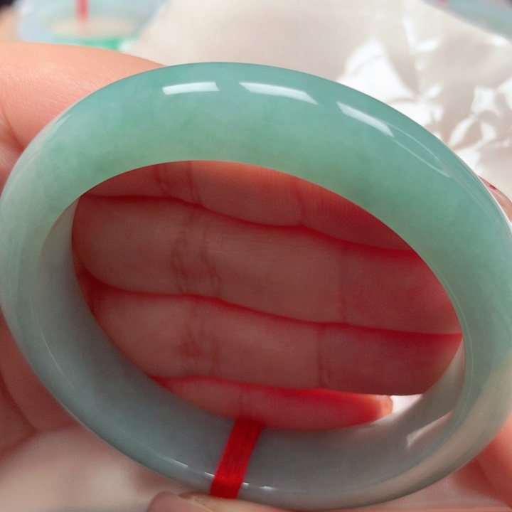 翡翠手镯未镶嵌满绿57