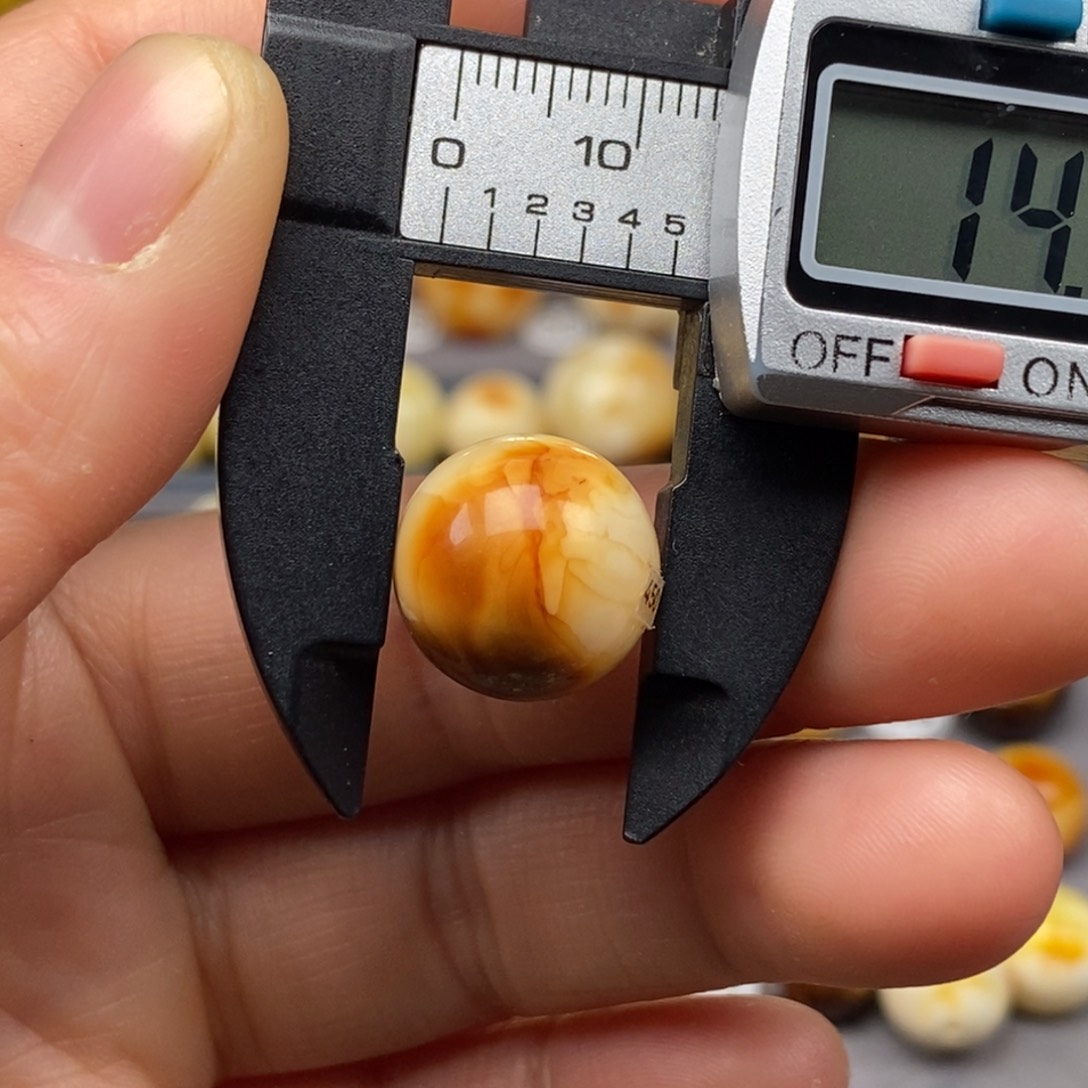 蜜蜡珠宝奇石未镶嵌