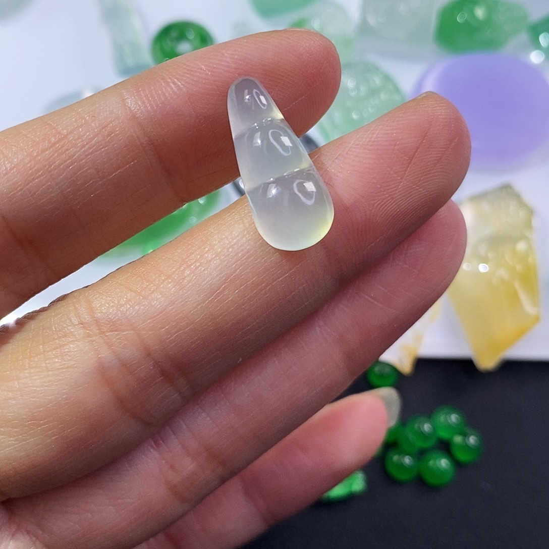 定制翡翠未镶嵌翡翠豆子