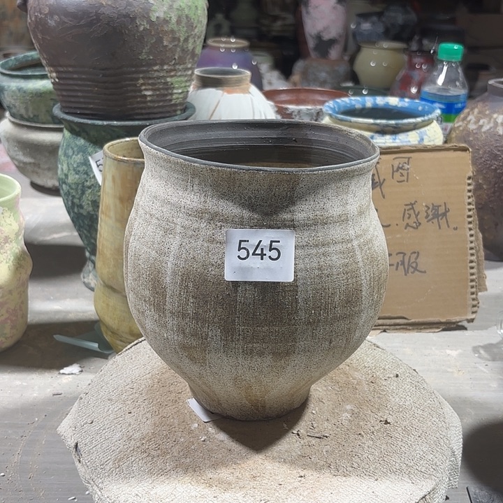 摆件陶高19，口13，无孔，545