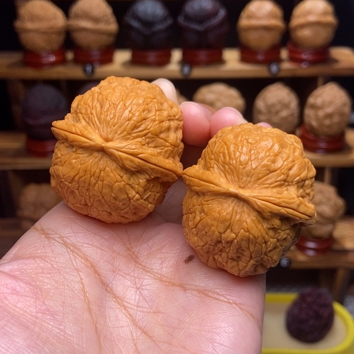 文玩核桃吊坠金丝9