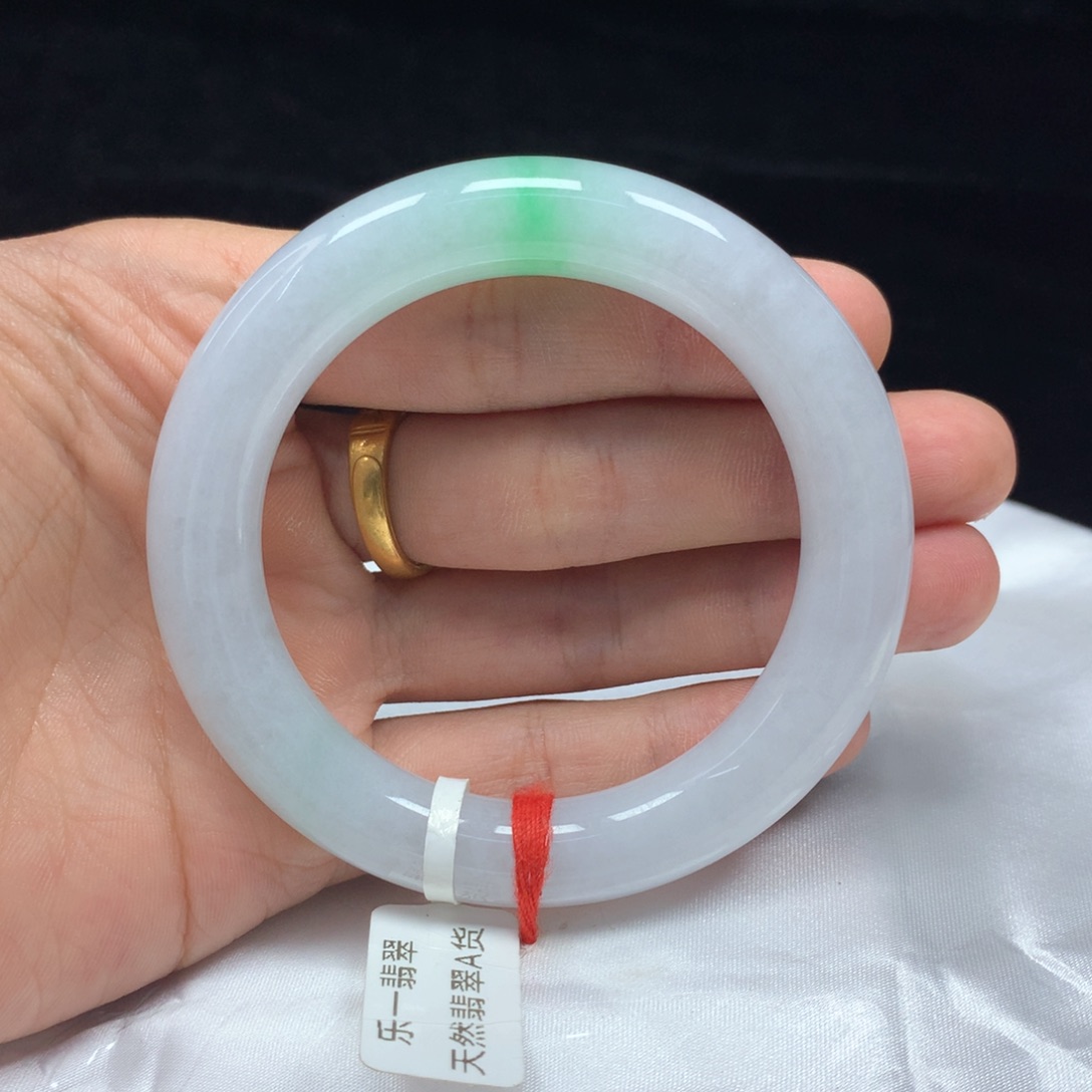 翡翠手镯（圆镯）未镶嵌53.1