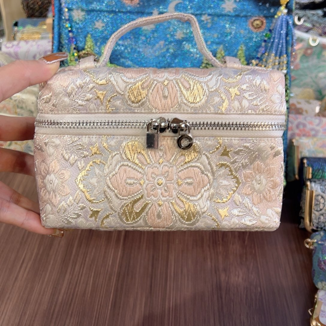 用***7蚕丝福利饭盒不退换