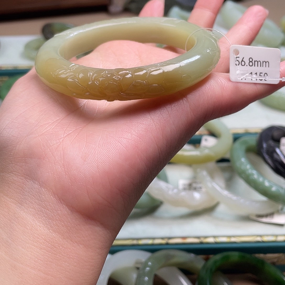 许***萌和田玉未镶嵌手镯56.8