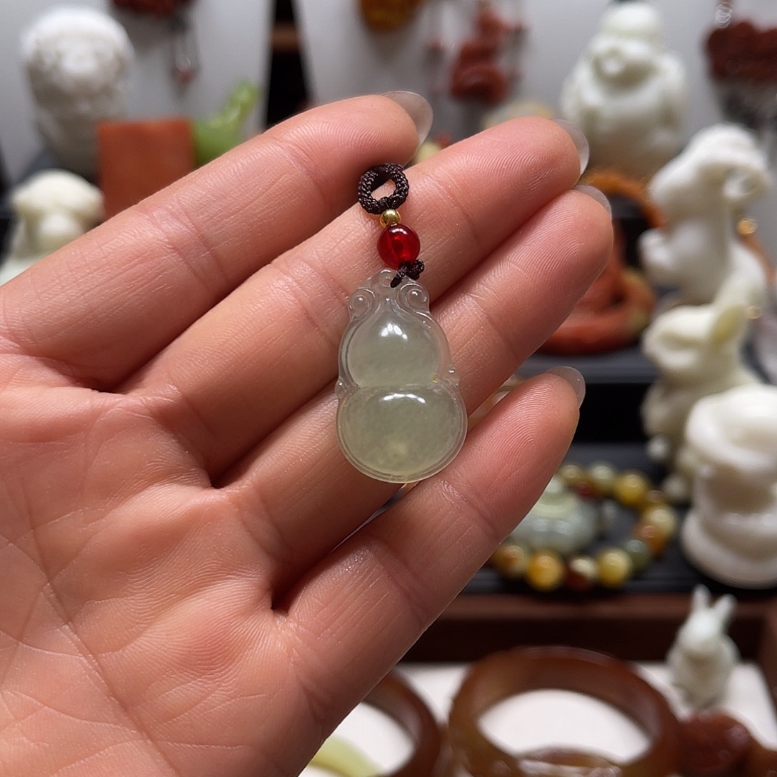 蛇纹石玉吊坠未镶嵌