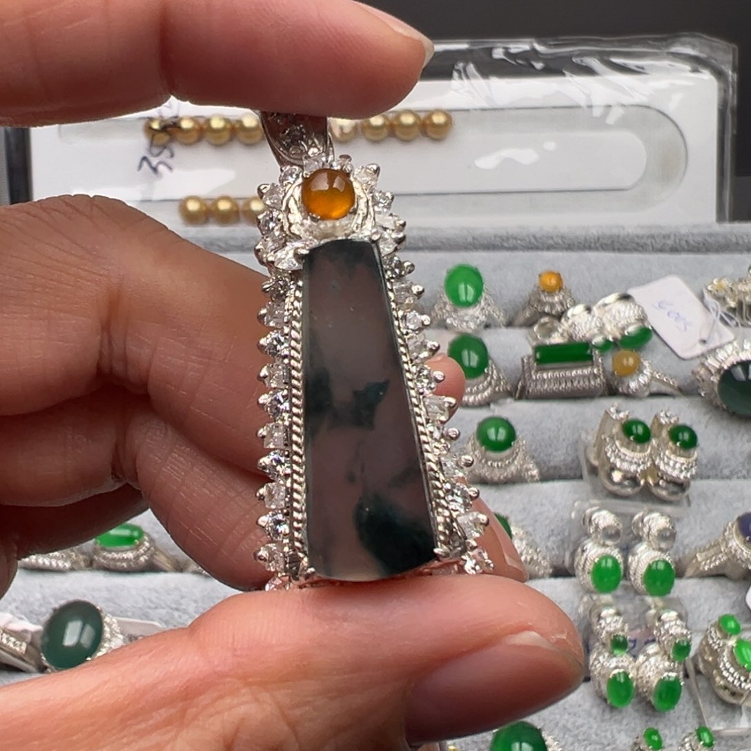 定制翡翠未镶嵌A货