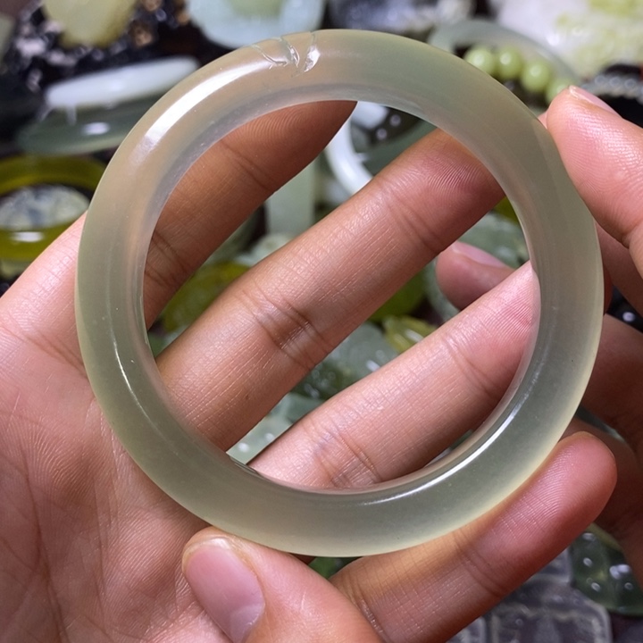 岫玉岫玉手镯未镶嵌好**多