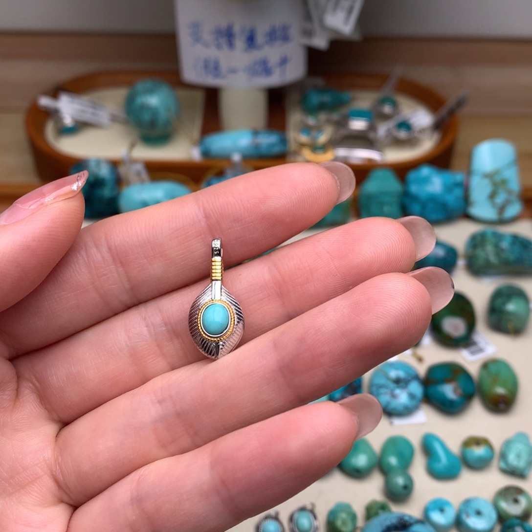 此***明绿松石未镶嵌珠宝奇石