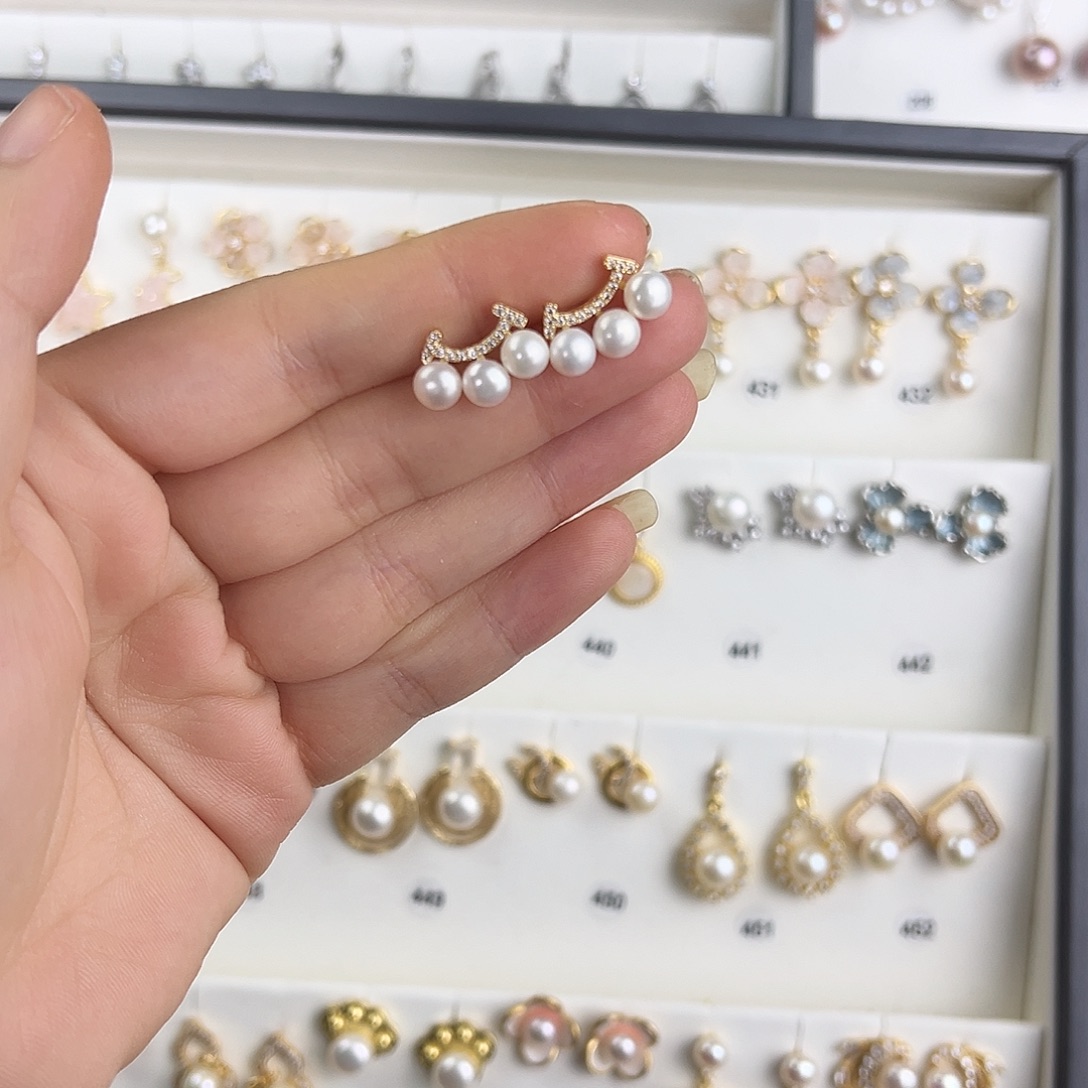 淡水珍珠银S925镶嵌耳饰