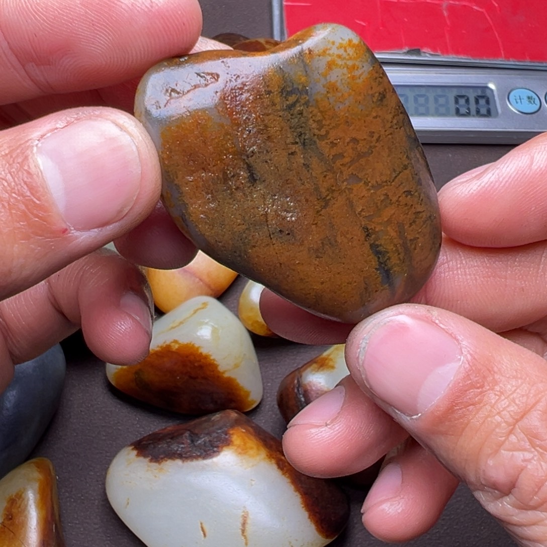 和田玉（糖玉）未镶嵌珠宝奇石