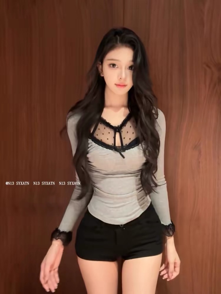 蕾丝镂空拼接领口长袖T恤女收腰褶皱显瘦打底外穿上衣+皮裙套装