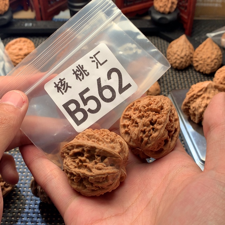 吊坠文玩核桃牡丹纹