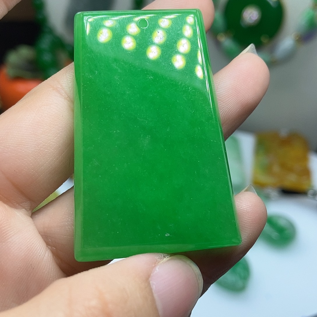 翡翠吊坠(赠链)未镶嵌