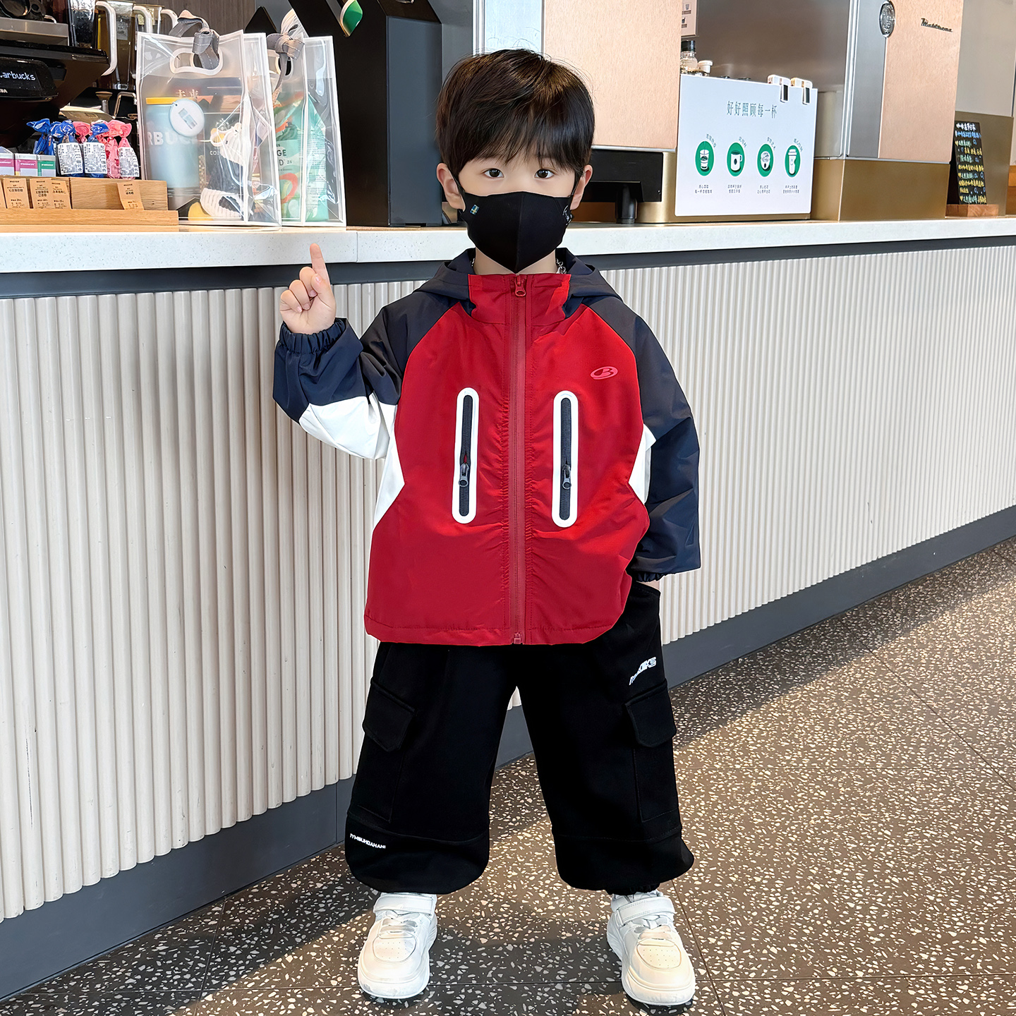 男童外套秋季儿童防风衣服2025新款潮男孩宝宝秋装帅气连帽冲锋衣
