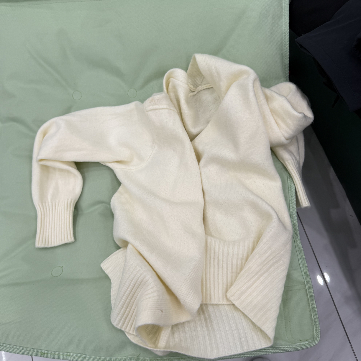 良玉推荐早秋款针织开衫外套