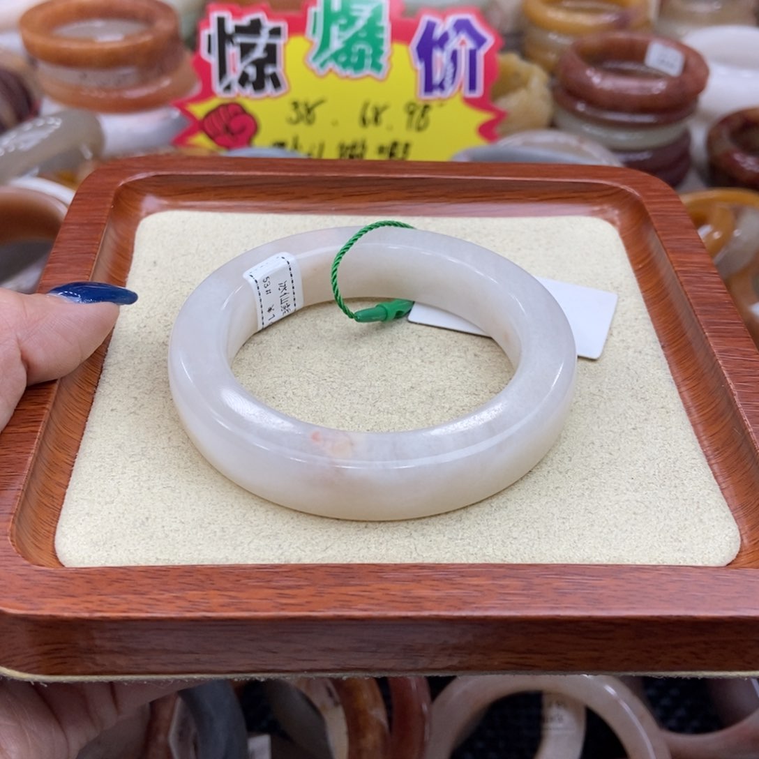 石英质玉未镶嵌手镯