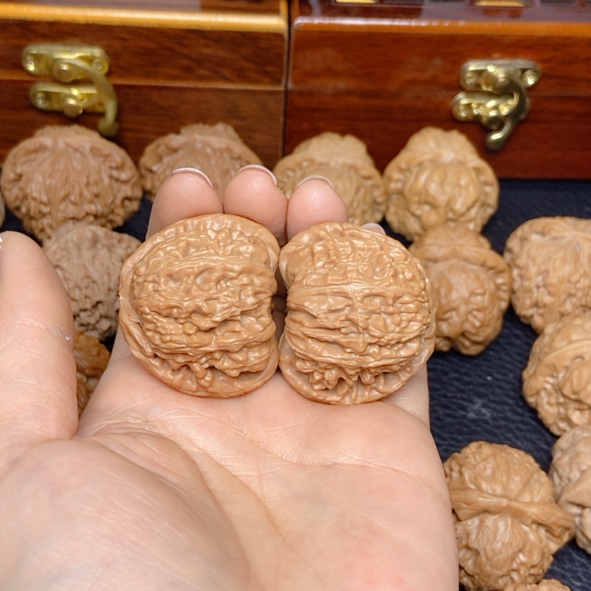 【闪购商品】文玩核桃吊坠光**年白狮子38