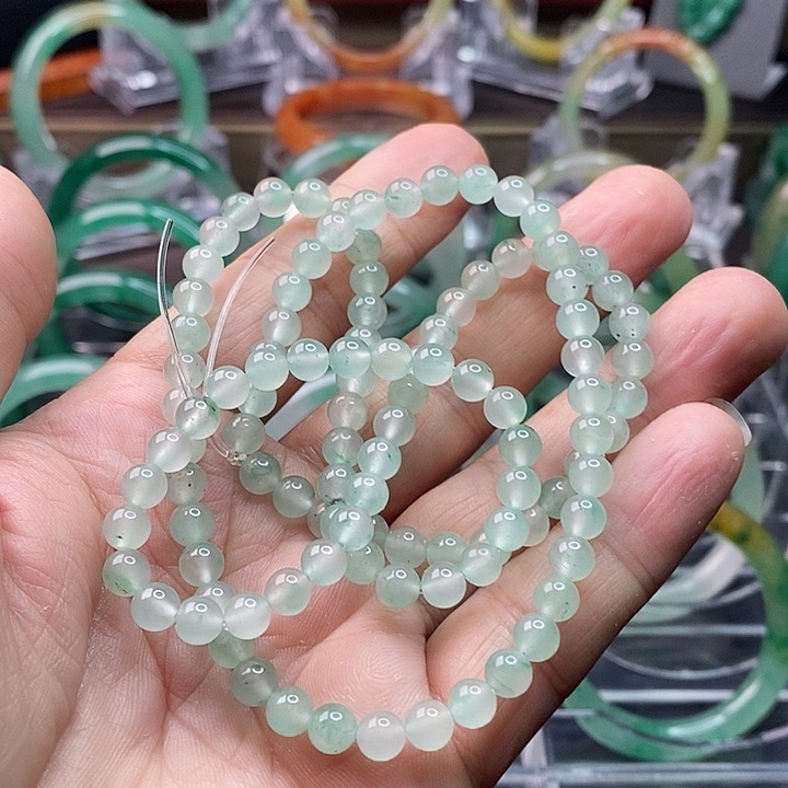 石英质玉颈饰未镶嵌