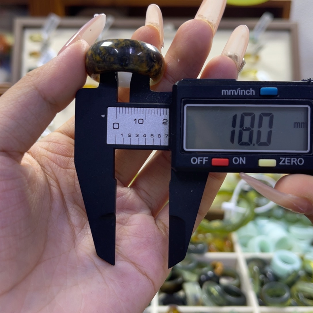 蛇纹石玉未镶嵌手镯119