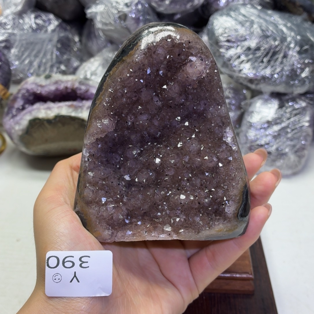 水晶摆件未镶嵌紫水晶