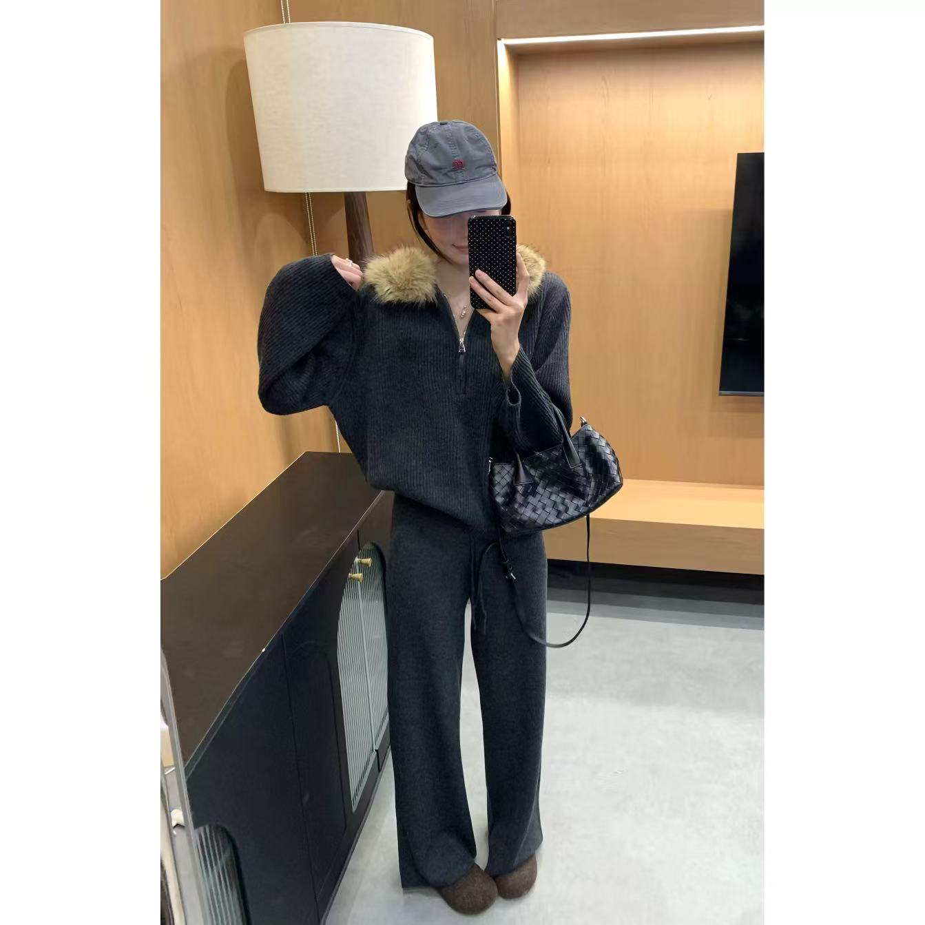 [易小慧]慵懒风连帽毛领半拉链上衣搭配抽绳阔腿裤套装