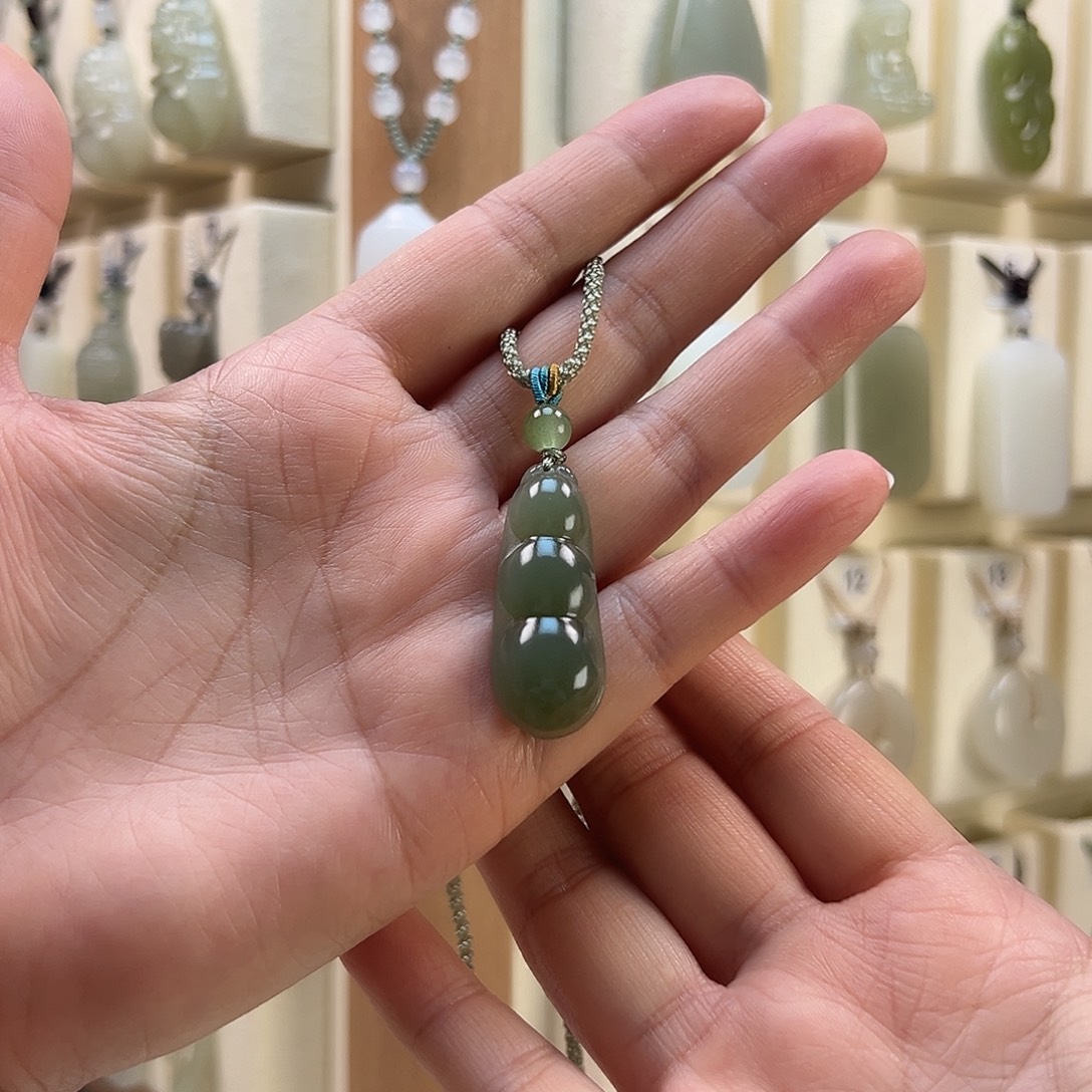 开***a和田玉未镶嵌颈饰