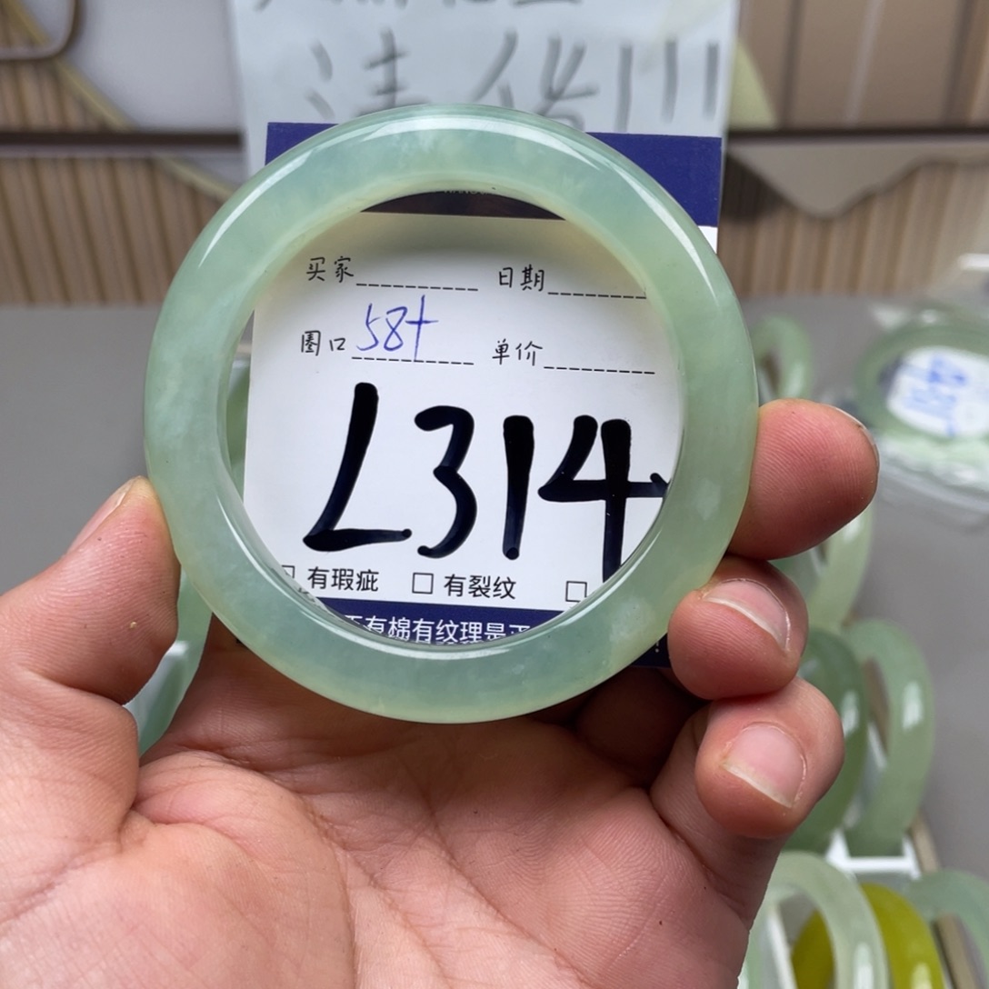 岫玉手镯手镯未镶嵌