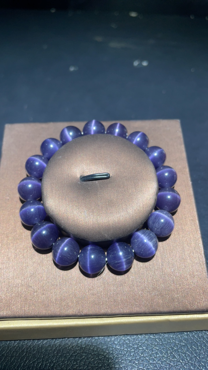 62  卡12烟紫猫眼手链