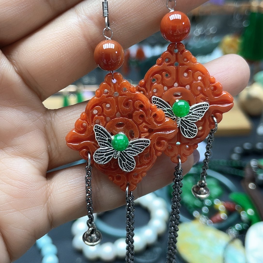 翡翠未镶嵌颈饰耳坠