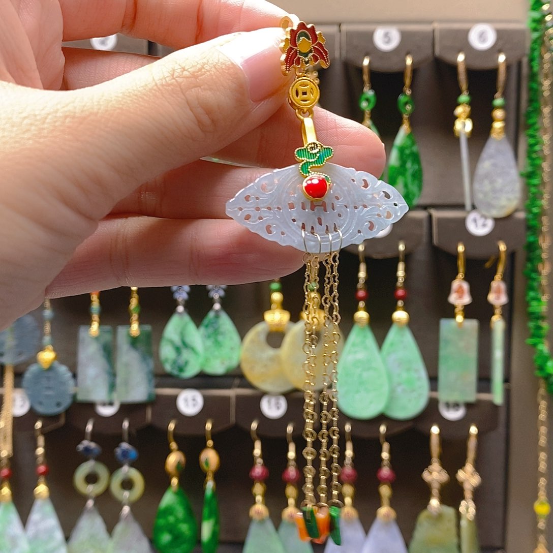 未镶嵌翡翠耳饰翡翠