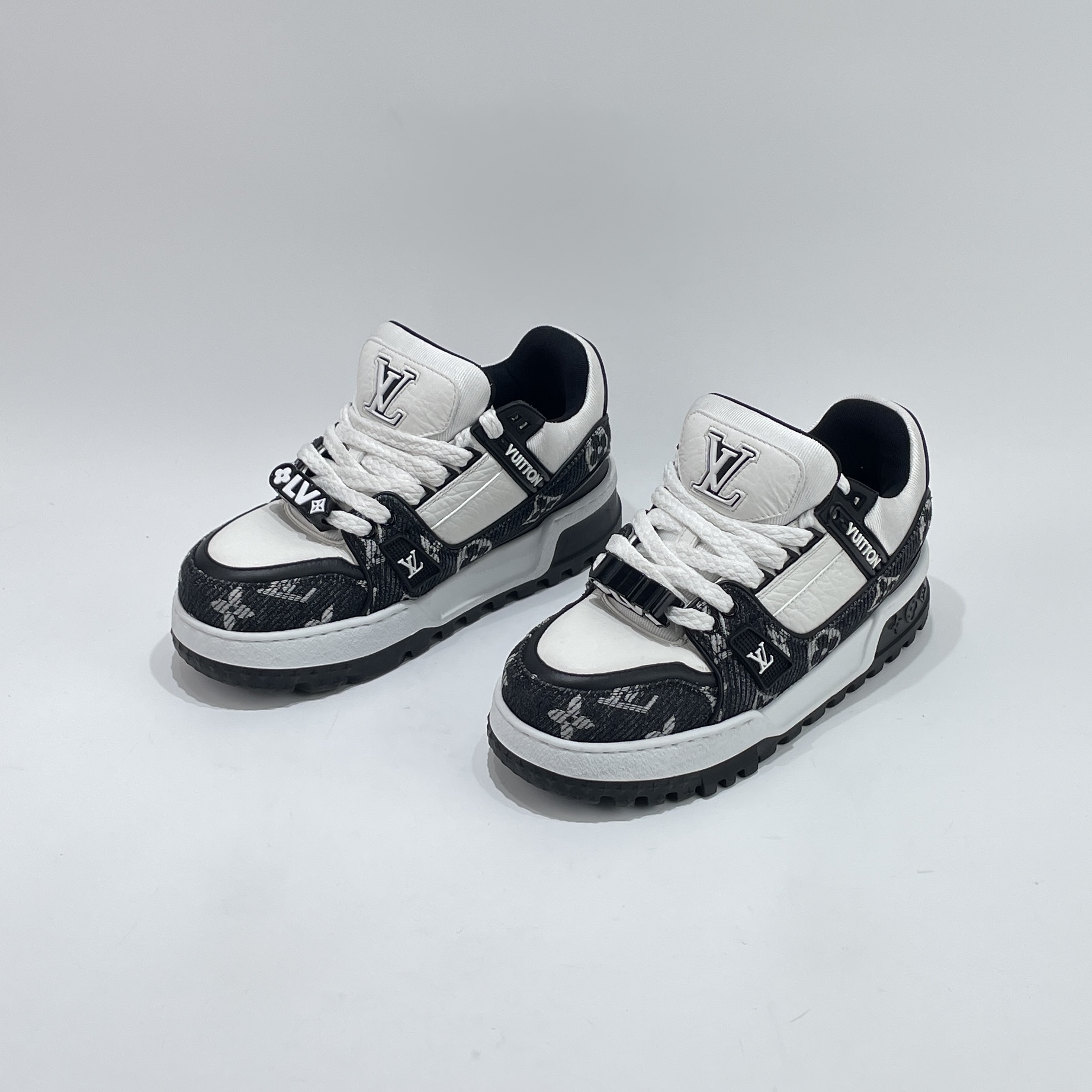 99新 LouisVuitton/路易威登 38.5码98新运动牛仔胖丁/ML80810