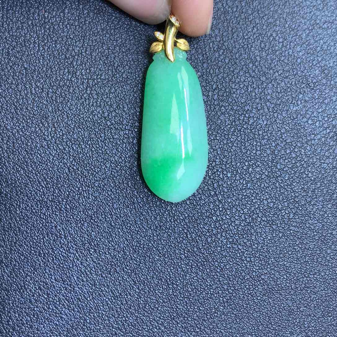 翡翠颈饰18K金镶嵌翡翠