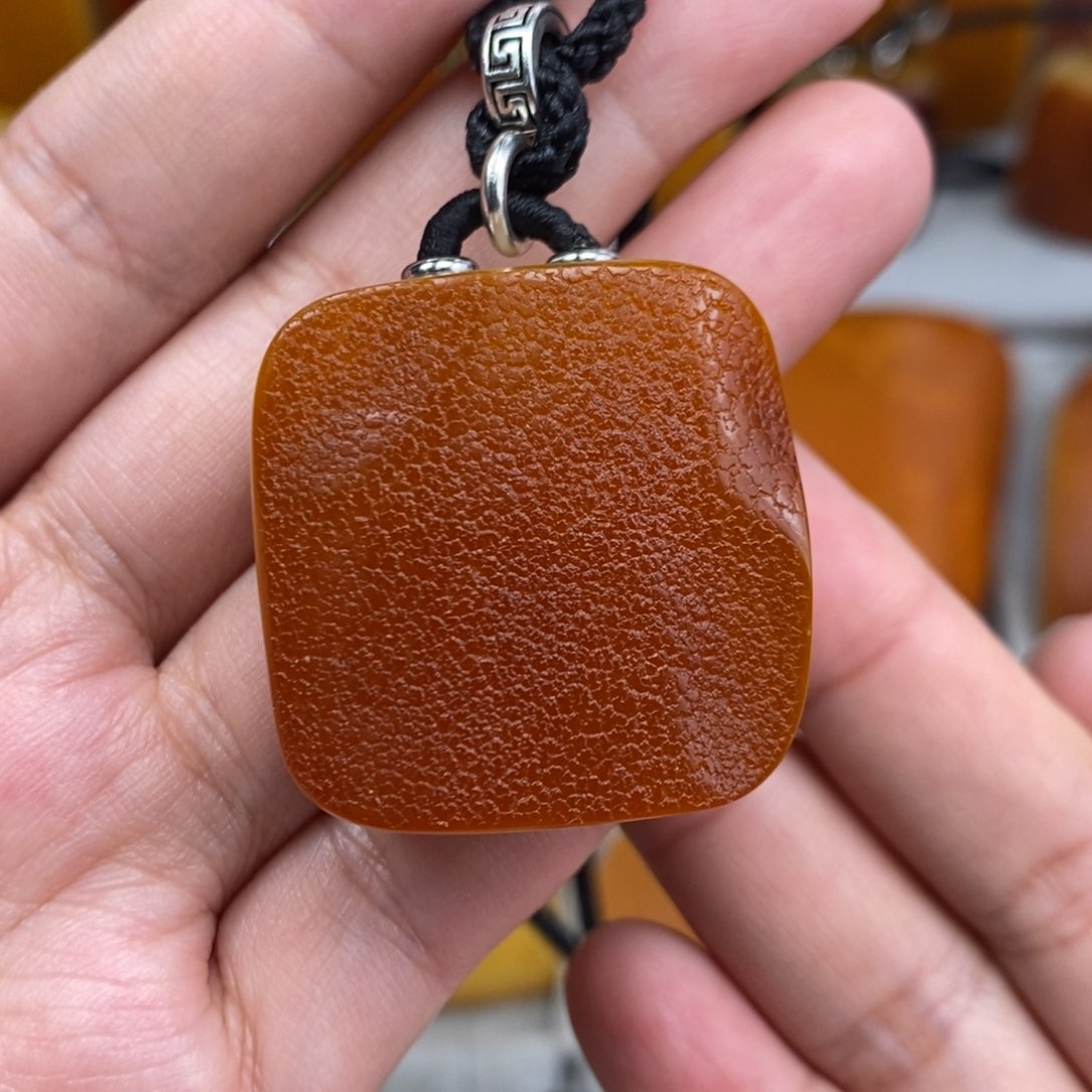 琥珀吊坠(赠链)未镶嵌