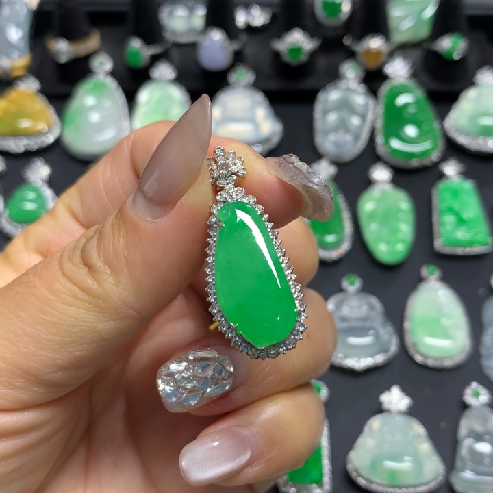 【闪购商品】翡翠颈饰18K金镶嵌吊坠