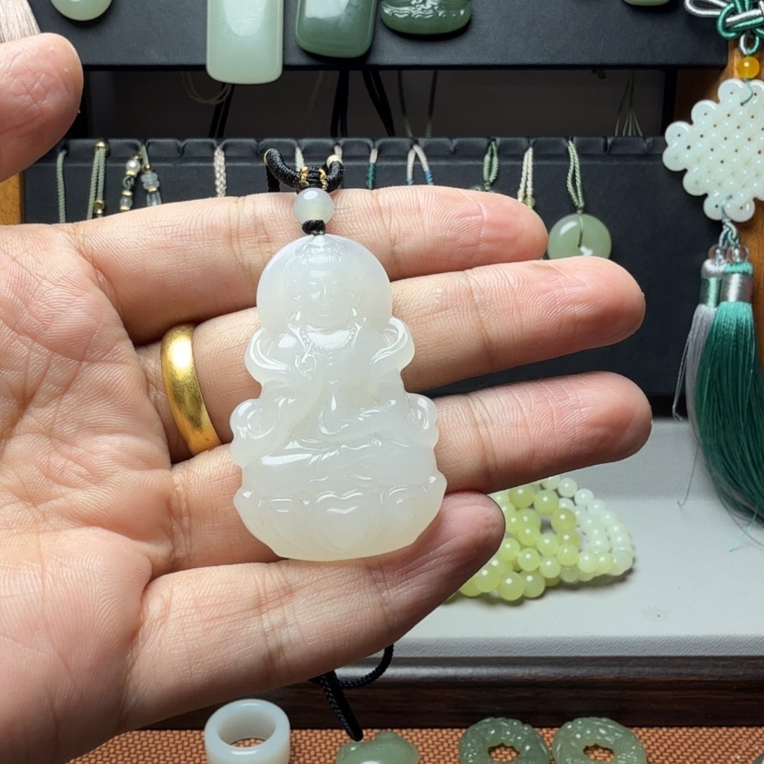 T***6和田玉未镶嵌颈饰