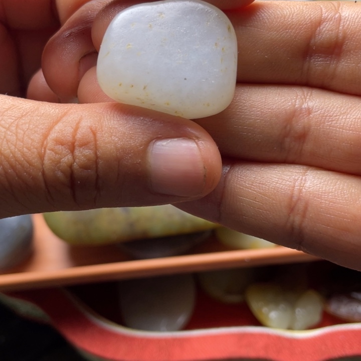 和田玉未镶嵌珠宝半成品