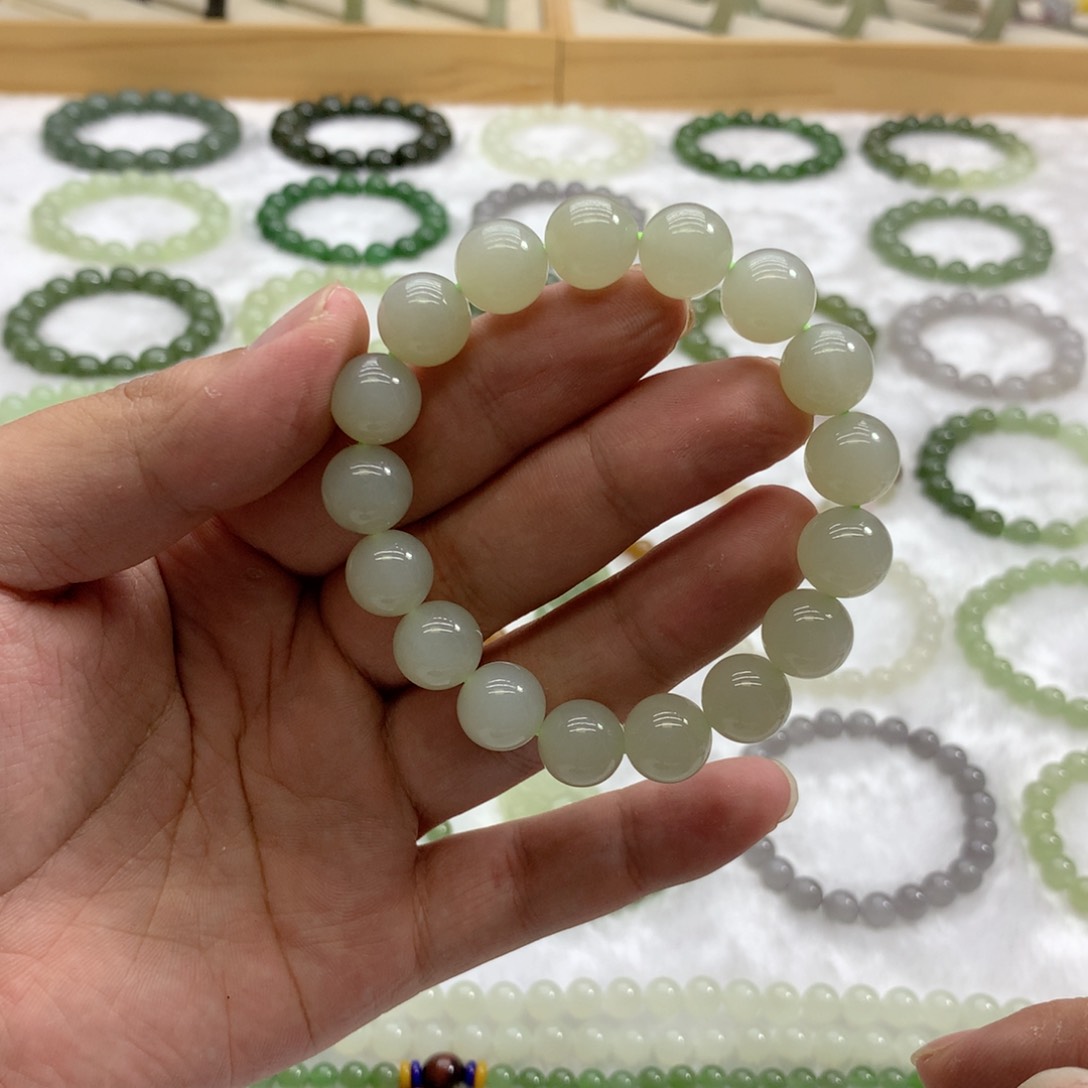 手串未镶嵌和田玉（糯冰晴水11.8）