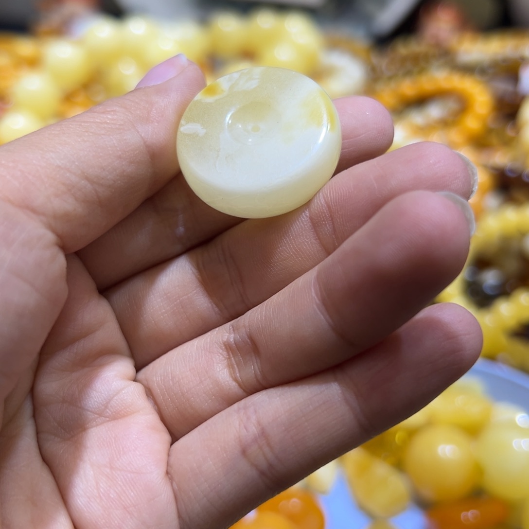 琥珀珠宝奇石未镶嵌