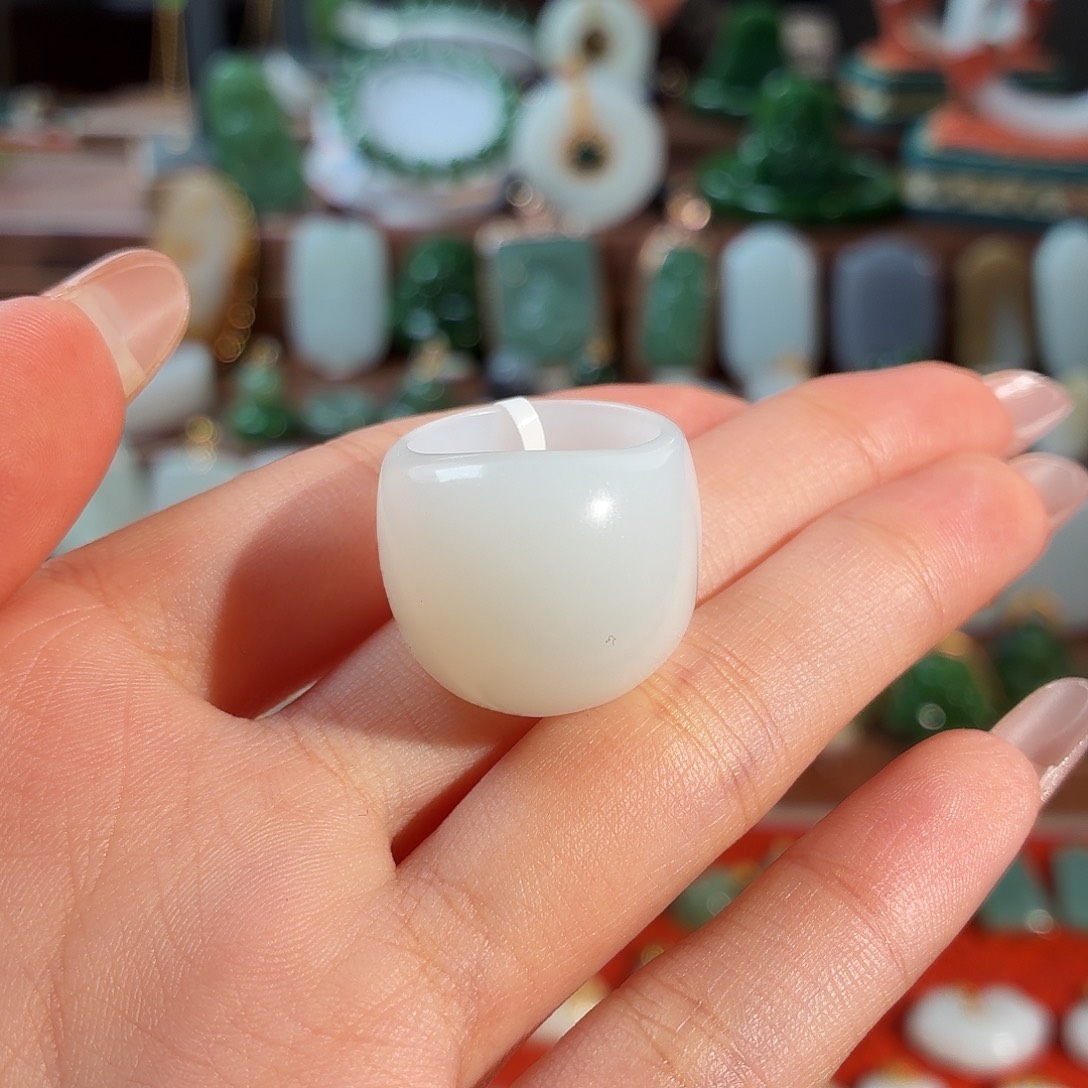 红***果和田玉未镶嵌戒指T