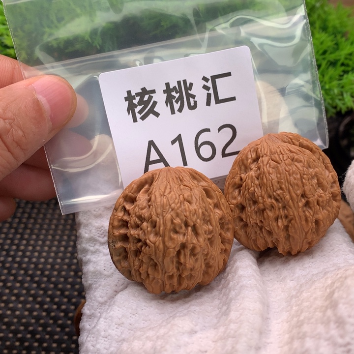 文玩核桃把件绣球36