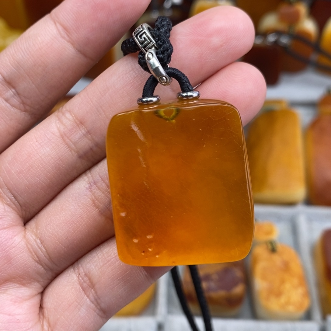 琥珀吊坠(赠链)未镶嵌