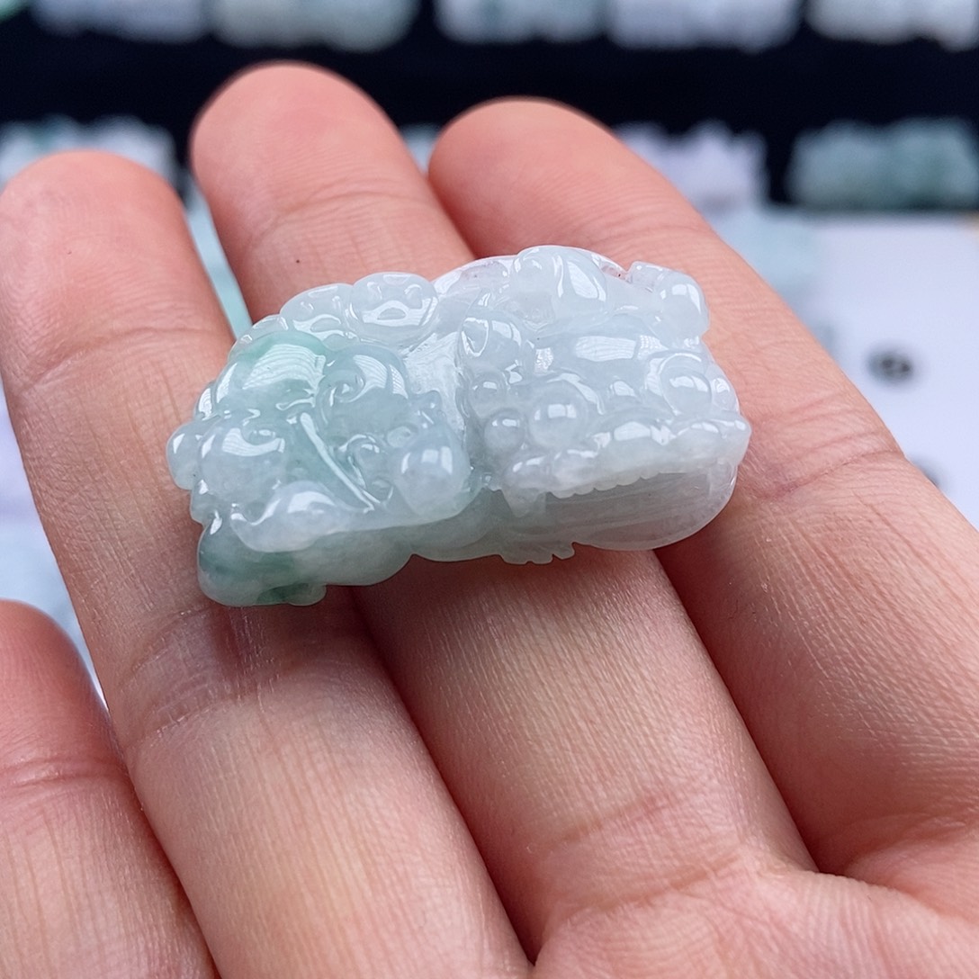 翡翠颈饰未镶嵌芳**?翡翠貔貅