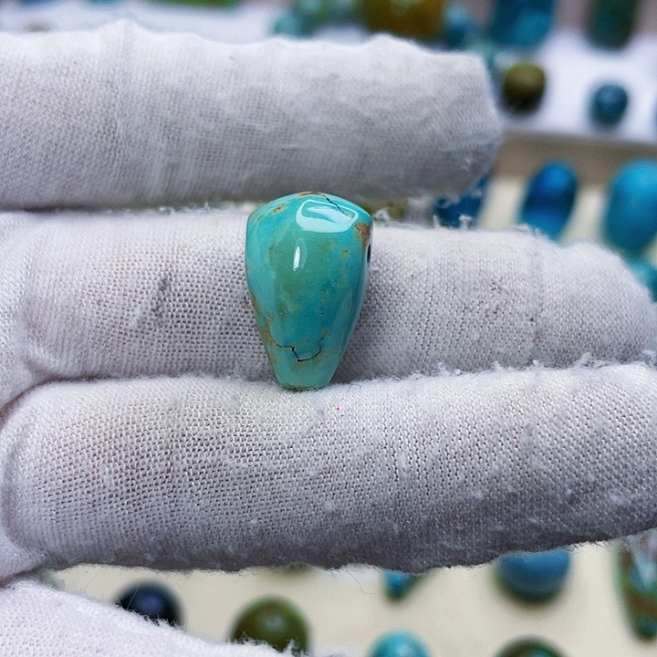 绿松石未镶嵌颈饰