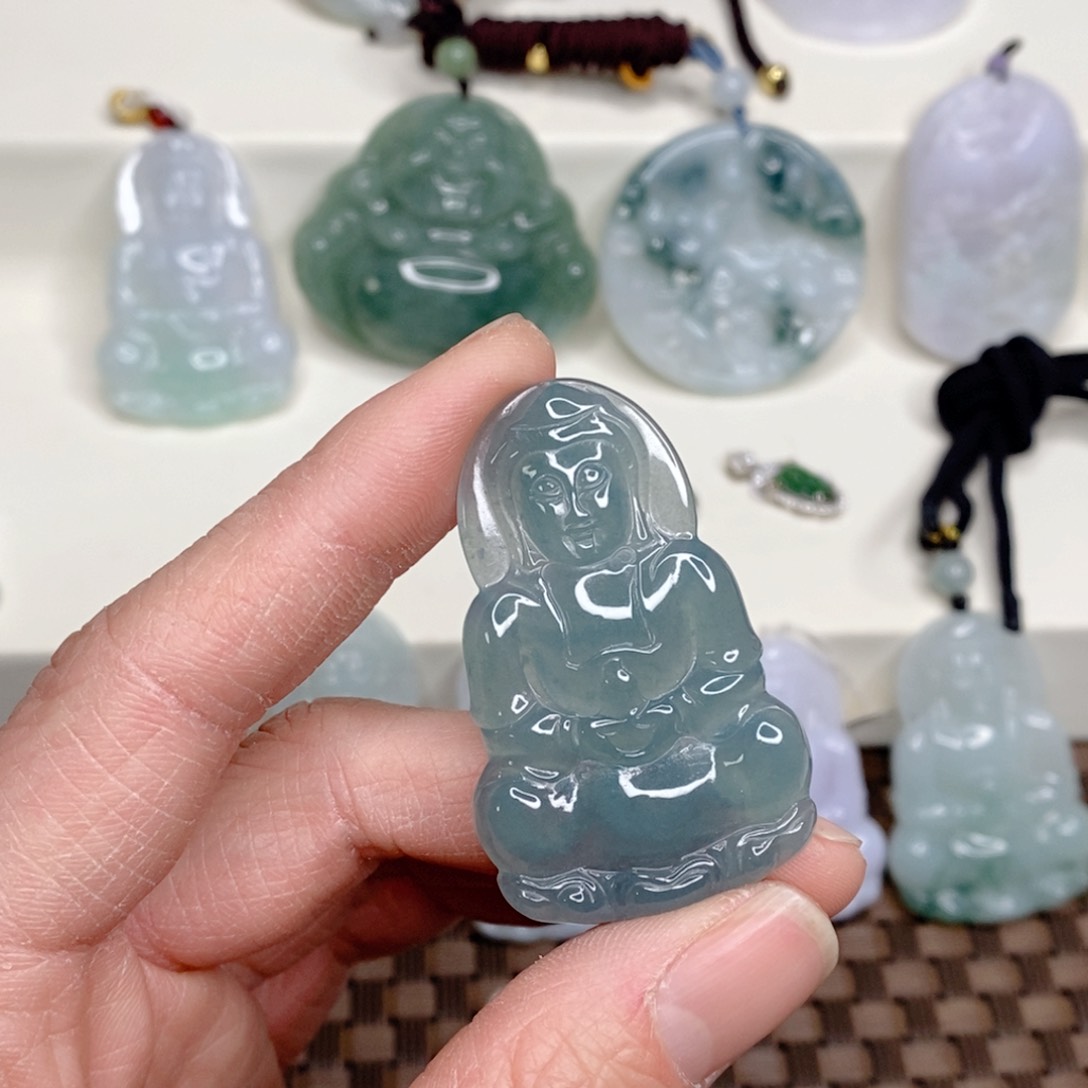 翡翠颈饰未镶嵌观音