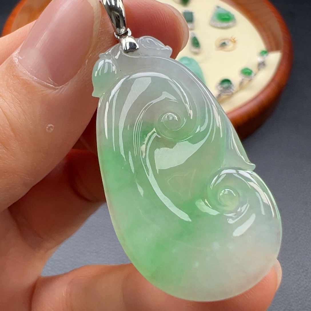 翡翠颈饰未镶嵌翡翠如意
