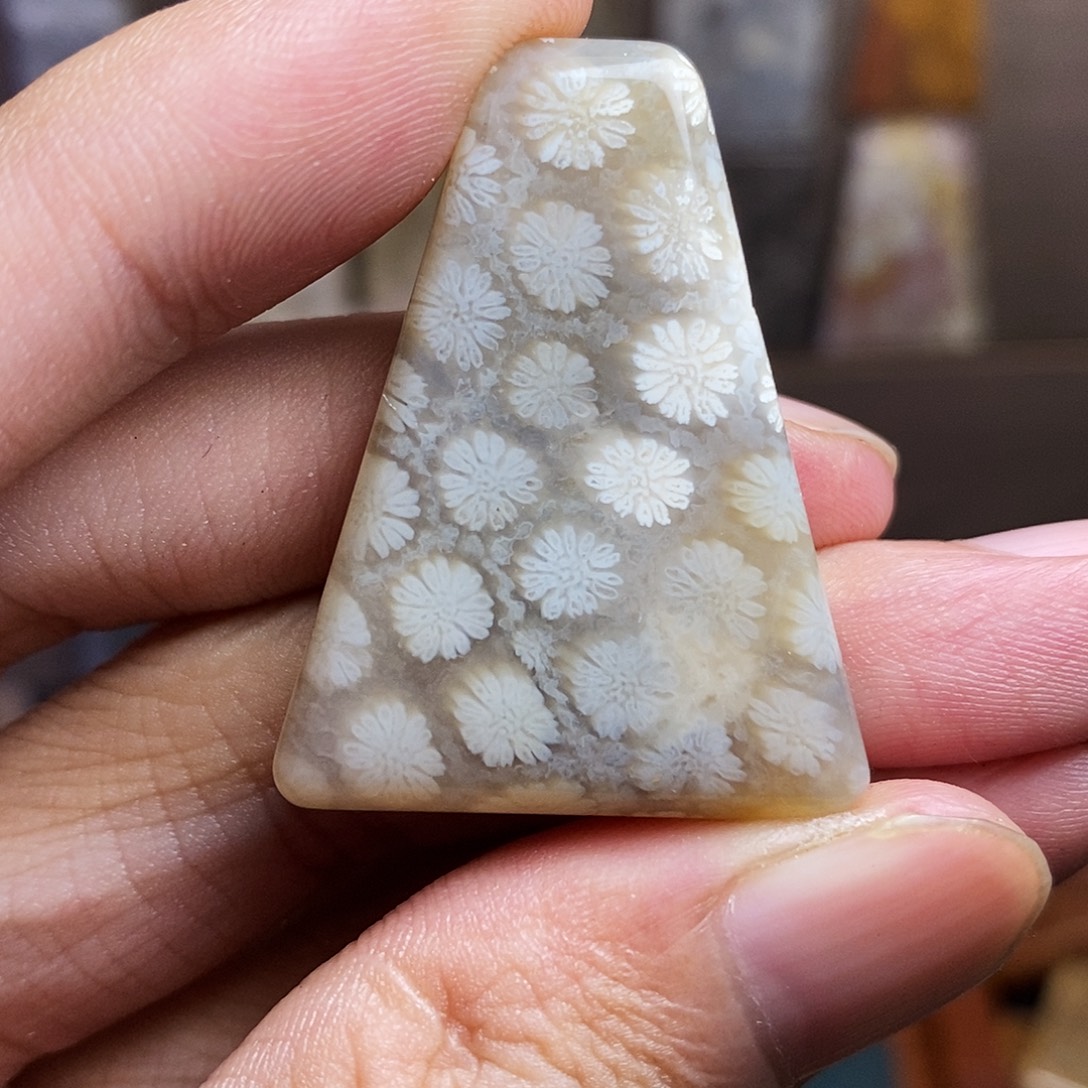 石英质玉（非洲翠）合金颈饰