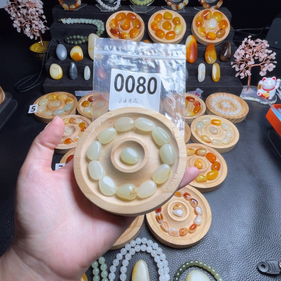 我***谁和田玉未镶嵌手链