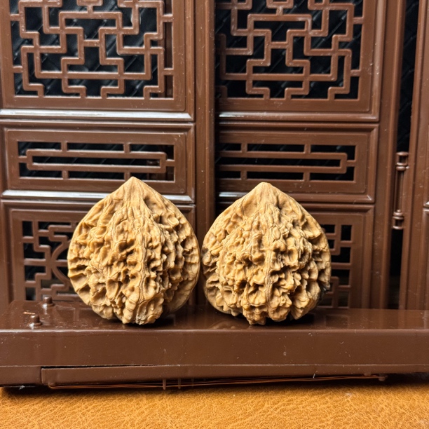 核桃麒麟纹手玩核桃